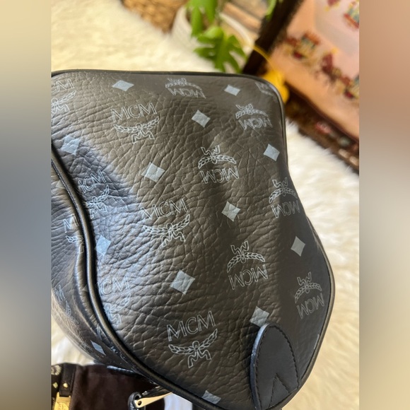 EUC mcm boston stark - Picture 9 of 15